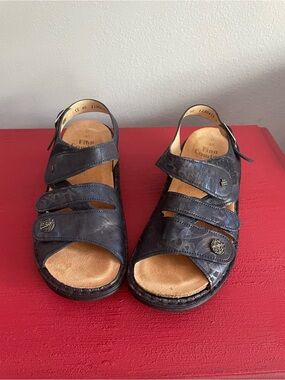 Finn Comfort Navy Leather Sandals size EU 40 US 9-9.5 Excellent Condition